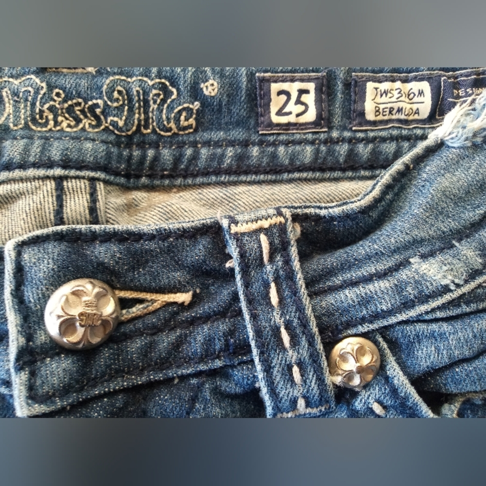 🔥Miss Me Womens Bermuda (25 W - 11 L) Stylish Denim Shorts. 🔥 FINAL PRICE 🔥 - Picture 3 of 11